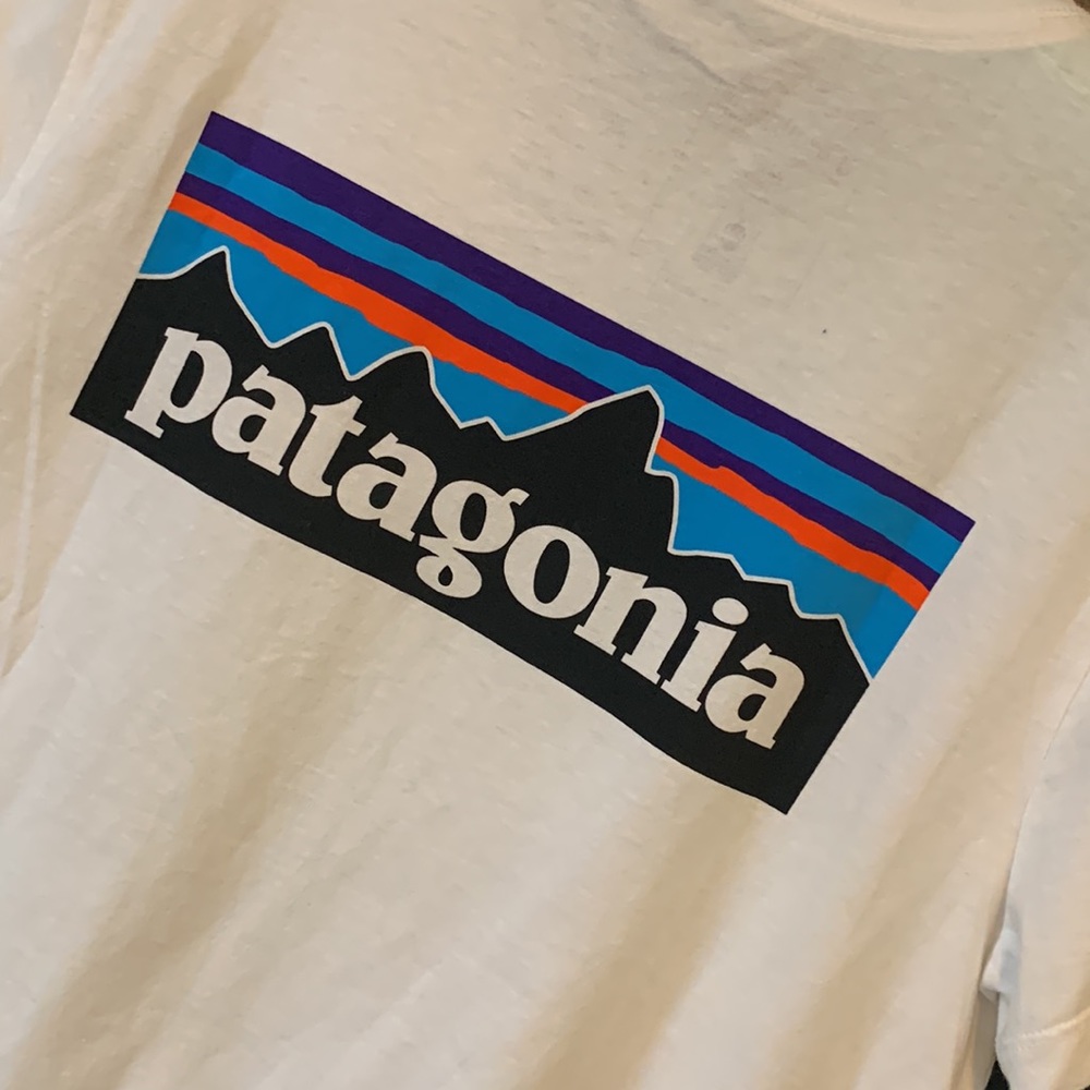 Patagonia Women’s P6 Logo Crew T-Shirt - Picture 5 of 12